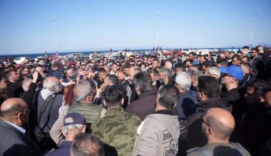 Λέσβος: Συνεχίζεται το μπλόκο στο λιμάνι – Ελλείψεις σε βασικά προϊόντα στα σούπερ μάρκετ