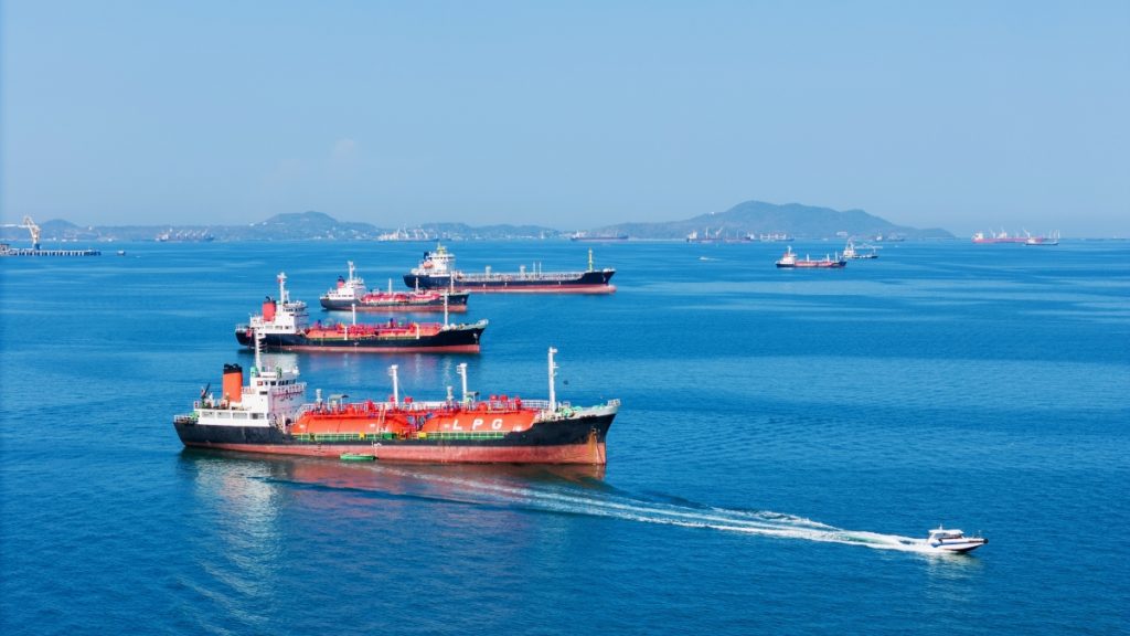 Ούτε μία ημέρα δεν άντεξαν ανοιχτά τα Στενά του Ορμούζ: Η Τεχεράνη τα «έκλεισε»