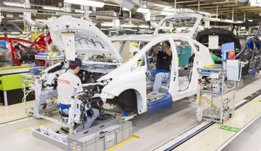 CEO Toyota: «Δεν θα επιβιώσουμε – Θα μας διαλύσουν οι Κινέζοι»