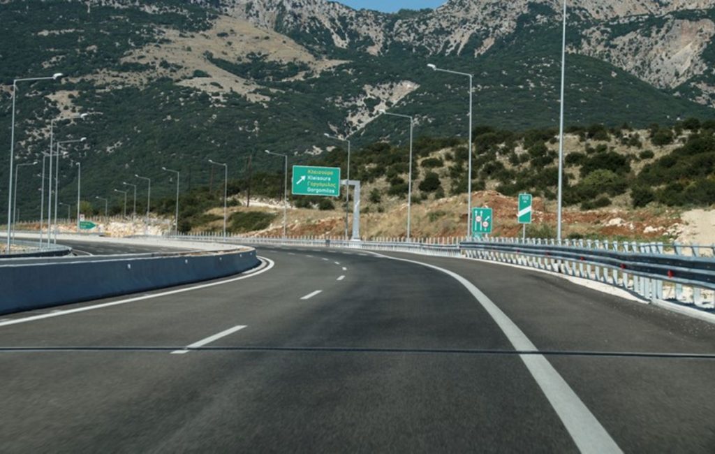 «Κινούμενος κίνδυνος»: Oδηγούσε ανάποδα για 6,5χλμ στην Ιόνια Οδό και είπε πως… μπερδεύτηκε (βίντεο)