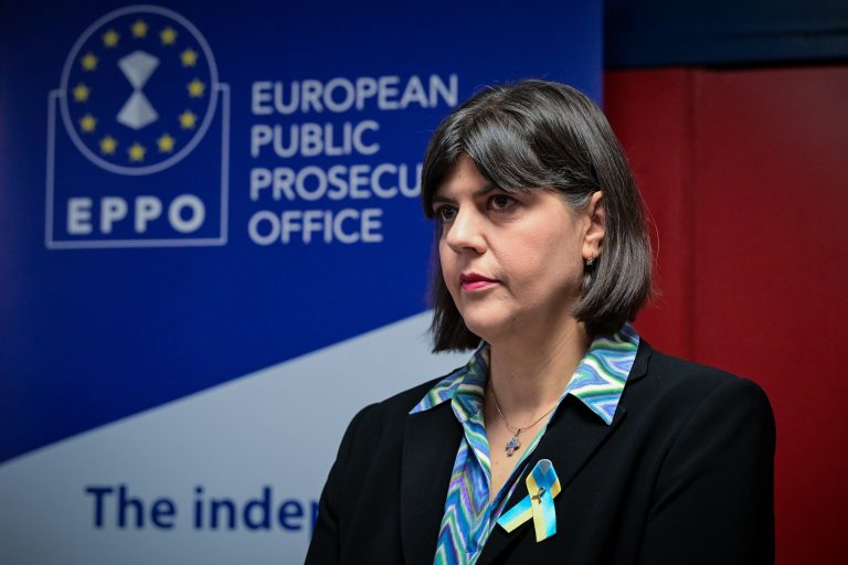 Έρχεται ξανά η Λάουρα (η Κοβέσι) στην Ελλάδα και στην κυβέρνηση τους «λούζει» κρύος ιδρώτας