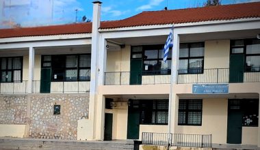 Χαϊδάρι: Μαθήτρια έπεσε από τον πρώτο όροφο του 7ου Γυμνασίου – Υποχώρησε το κάγκελο!