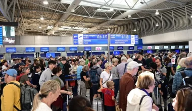 Ανησυχία στην ΕΕ: Χωρίς βιομετρικούς ελέγχους θα εισέρχονται την Ελλάδα οι Βρετανοί ταξιδιώτες το καλοκαίρι