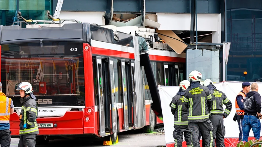 Αυστρία: Τρόλεϊ «χώθηκε» σε σούπερ μάρκετ – Ένας νεκρός και αρκετοί τραυματίες