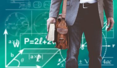 Στον «πάτο» της κατάταξης η Ελλάδα στους μισθούς εκπαιδευτικών – Πόσο πληρώνονται στις άλλες χώρες