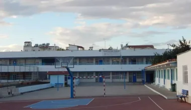 Αναστάτωση στο Χαϊδάρι: Μαθήτρια έπεσε από τον πρώτο όροφο του 7ου Γυμνασίου