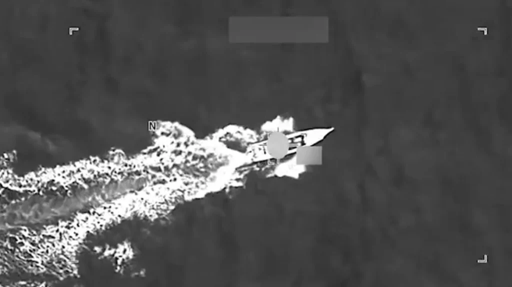 Αμερικανικό πλήγμα σε πλεούμενο που μετέφερε ναρκωτικά στην Καραϊβική: Τρεις νεκροί (βίντεο)