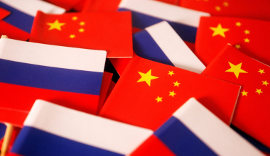 Η Κίνα στον πλευρό της Ρωσίας: Της έστειλε πάνω από 177.000 Κινέζους τεχνικούς για τα διυλιστήρια