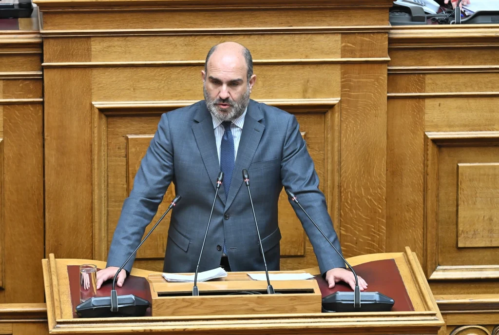 Δ.Μαρκόπουλος: «Δεν θα περιφέρω τους τίτλους σπουδών μου για να ικανοποιηθεί ο βούρκος»