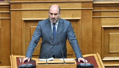 Δ.Μαρκόπουλος: «Δεν θα περιφέρω τους τίτλους σπουδών μου για να ικανοποιηθεί ο βούρκος»