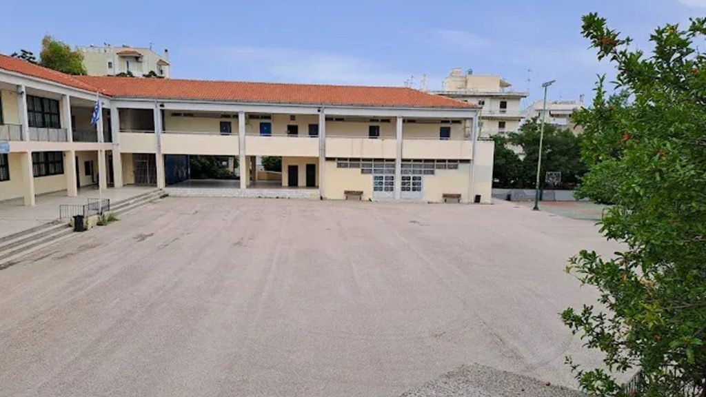 Χαϊδάρι: Με κρανιοεγκεφαλικές κακώσεις και με διάχυτο εγκεφαλικό οίδημα η 13χρονη που έπεσε από μπαλκόνι σχολείου