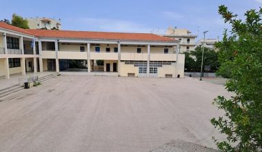 Χαϊδάρι: Με κρανιοεγκεφαλικές κακώσεις και με διάχυτο εγκεφαλικό οίδημα η 13χρονη που έπεσε από μπαλκόνι σχολείου