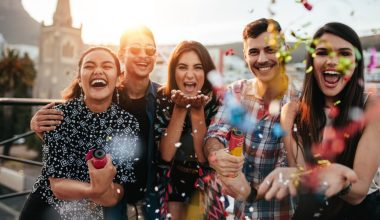 Όσα πρέπει να ξέρετε για τις «ορμόνες της χαράς»: Πώς να τις ενεργοποιήσετε φυσικά