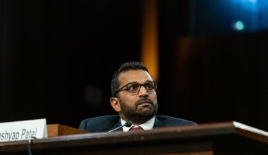 Κας Πατέλ: Διεκδικεί αποζημίωση 250 εκατ. δολαρίων από περιοδικό που τον χαρακτήρισε ως αλκοολικό