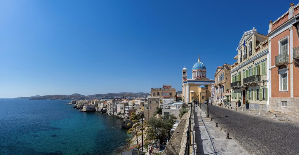 Η Σύρος «το ανεκτίμητο διαμάντι των Κυκλάδων» σύμφωνα με διεθνή ΜΜΕ