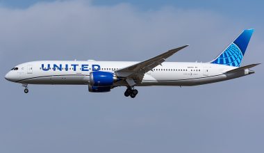 Aναστάτωση σε πτήση της United Airlines: Πραγματοποίησε αναγκαστική προσγείωση λόγω ζητήματος ασφαλείας