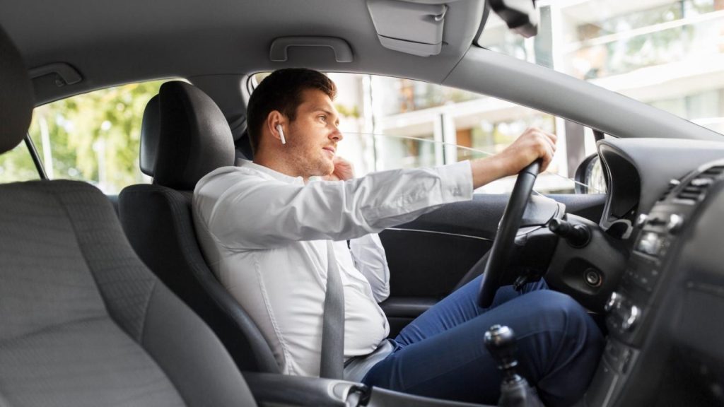 Το κάνουν οι περισσότεροι οδηγοί: Το καθημερινό λάθος που έχει πρόστιμο 350 ευρώ, αφαίρεση διπλώματος και πινακίδων