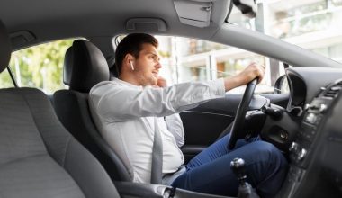 Το κάνουν οι περισσότεροι οδηγοί: Το καθημερινό λάθος που έχει πρόστιμο 350 ευρώ, αφαίρεση διπλώματος και πινακίδων