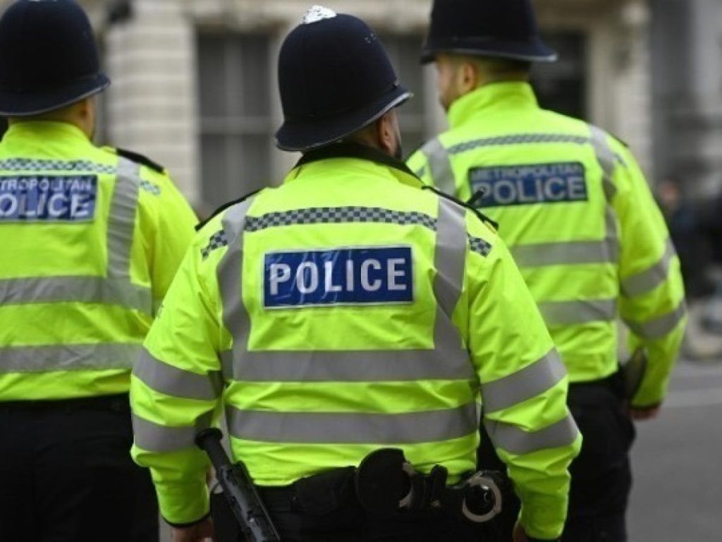 Βρετανία: Χειροπέδες σε οκτώ άτομα για εμπρηστικές επιθέσεις σε εβραϊκούς χώρους