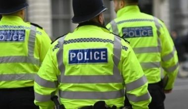 Βρετανία: Χειροπέδες σε οκτώ άτομα για εμπρηστικές επιθέσεις σε εβραϊκούς χώρους