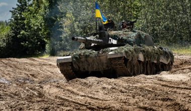 Τι συμβαίνει στα αλήθεια με την τεράστια έλλειψη βρετανικών αρμάτων μάχης Challenger 2 στην Ντομπροπίλια;