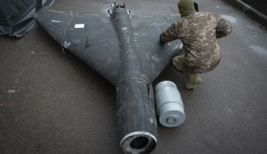 Ουκρανή έμεινε άναυδη με την έκρηξη από την κατάρριψη ρωσικού Geran-3 στο Χάρκοβο (βίντεο)