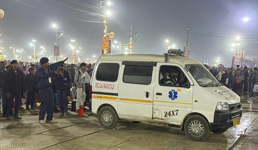 Μεγάλη φωτιά σε αποθήκη πυροτεχνημάτων στην Ινδία: Τουλάχιστον 13 νεκροί και 40 τραυματίες (βίντεο)