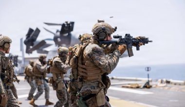 Δείτε βίντεο: Αμερικανοί πεζοναύτες επιβιβάζονται αστραπιαία στο ιρανικών συμφερόντων τάνκερ «Tifani»