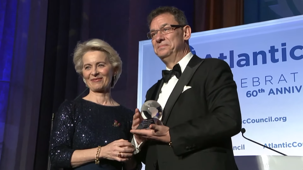 «Βόμβα» μεγατόνων για τη Φον ντερ Λάιεν: Νέες καταγγελίες για το «αμαρτωλό»  συμβόλαιο των  71 δισ. με την Pfizer