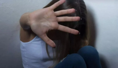 Ρόδος: 28χρονος Αλβανός εισέβαλε στο δωμάτιο 16χρονης και αυτοϊκανοποιήθηκε μπροστά της