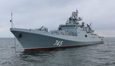 Το ρωσικό Ναυτικό  συνόδευσε ρωσικά τάνκερ μπροστά στα μάτια των Βρετανών