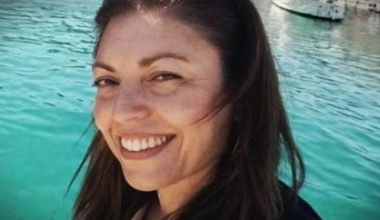 Ε.Γιακουμάκη: Ο γιος και ο αδελφός της μιλούσαν ζωντανά στην τηλεόραση – Εκείνη ήταν ήδη νεκρή στο αμάξι της