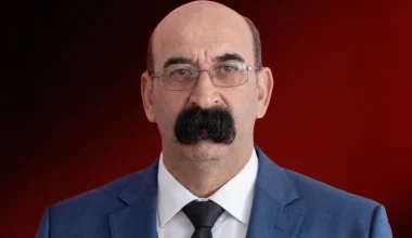 Ορχάν Αβτζί: Το τεράστιο μουστάκι του έγινε viral – «Πώς τρώει με τόση τρίχα;» σχολιάζουν οι χρήστες