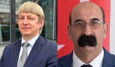 Μετά τον Τούρκο με το… πλούσιο μουστάκι Εσθονός πολιτικός έγινε viral για το ιδιαίτερο μαλλί του! (βίντεο)