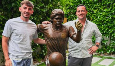 Έβαλε στην αυλή του σπιτιού του μπρούτζινο άγαλμα του Ντ.Μαραντόνα σε φυσικό μέγεθος – Έγινε αυτόματα viral (φώτο)