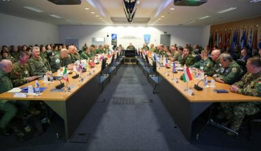 Reuters: Η Ευρώπη επικεντρώνεται στα Στενά του Ορμούζ – Η «αφρόκρεμα» στρατιωτικών ταξιδεύει εκτάκτως στη Βρετανία