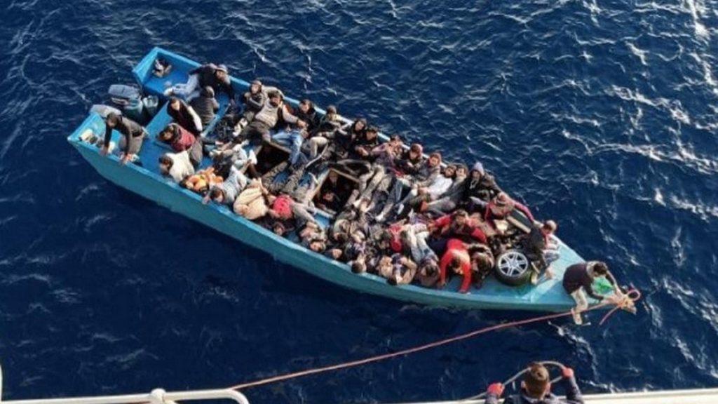 Πάνω από 60 παράνομοι μετανάστες διασώθηκαν ανοιχτά της Κρήτης