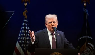 Ντ.Τραμπ: «Το Ιράν “πιέζεται” και όχι εγώ – Δε βιάζομαι να καταλήξω σε συμφωνία»