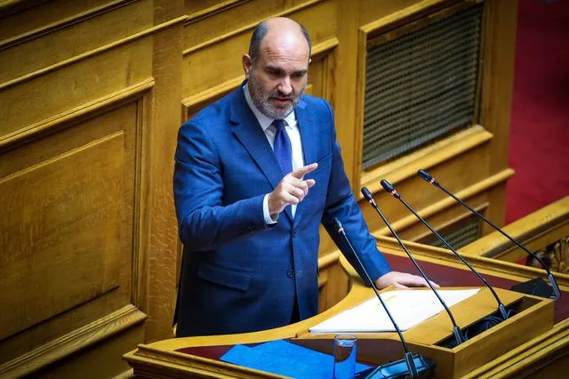 Περί του πτυχίου του Δ.Μαρκόπουλου: Υπάρχουν κάποια πράγματα που χρήζουν απάντησης