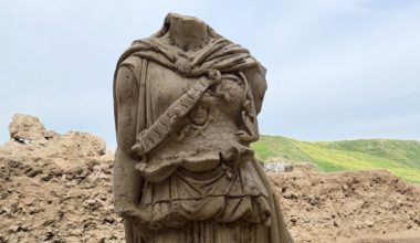 Τουρκία: Οι αρχαιολόγοι ανακάλυψαν άγαλμα της θεάς Αθηνάς ύψους 2 μέτρων (φώτο)