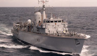 Σχέδιο Γαλλίας – Βρετανίας για να προστατευθεί η ναυσιπλοΐα στα Στενά του Ορμούζ… όταν γίνει συμφωνία