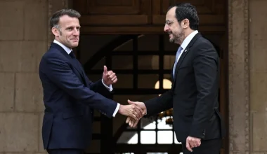 Ε.Μακρόν: «Έντυσε» την ανάρτησή του από την επίσκεψη στην Κύπρο με τραγούδι του Βιολάρη