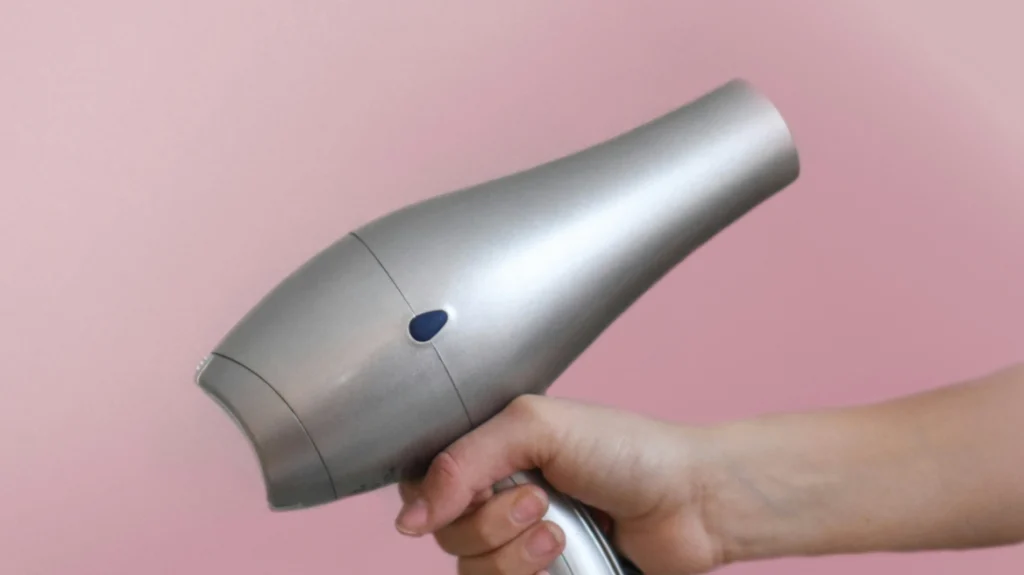 Γαλλία: Εργαλείο απάτης… ένα πιστολάκι μαλλιών – Χειραγώγησαν τα στοιχήματα και έγιναν «πλούσιοι»