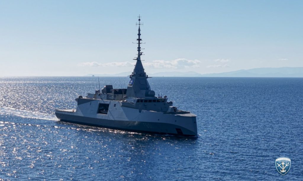 Φρεγάτα «Κίμων»: Κατέπλευσε στο λιμάνι του Πειραιά (βίντεο)