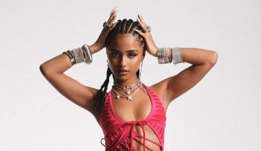 Ο… ιδιαίτερος τρόπος της Tyla να διατηρεί την αυτοπεποίθησή της: «Χορεύω γυμνή μπροστά στον καθρέπτη»