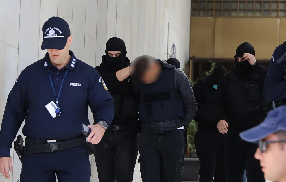 Άγιος Δημήτριος: Εντοπίστηκε το μαχαίρι του εγκλήματος – Στο Ναυτοδικείο Πειραιά ο 20χρονος (upd)