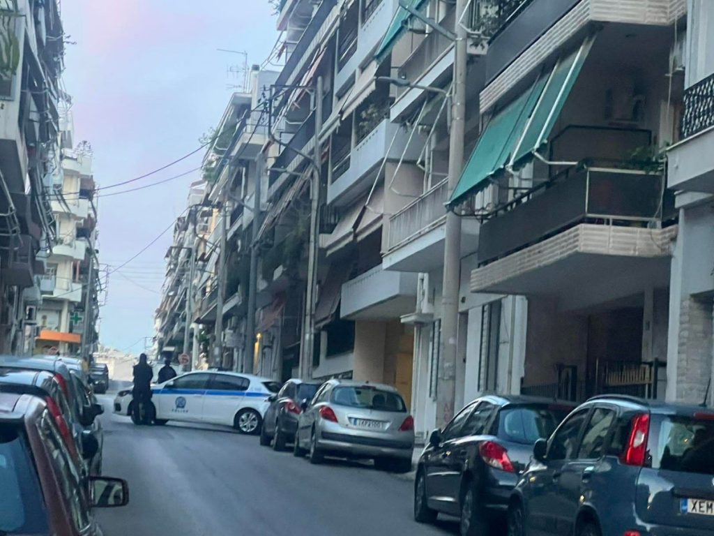 Νέος Κόσμος: Συνελήφθη ο 55χρονος που είχε «ταμπουρωθεί» στο σπίτι του αφότου κτύπησε τη μητέρα του