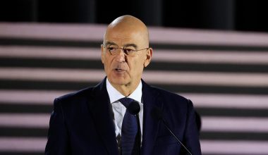 Ν.Δένδιας για Χ.Φιντάν: «Δεν θα του απαντήσω παρότι με “στολίζει” κατά καιρούς»