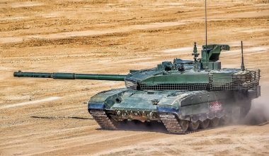 Βίντεο: Ρώσικο άρμα μάχης T-90M δέχτηκε απανωτά τρία πλήγματα από ουκρανικά FPV και επιβίωσε!