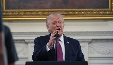 Ο Ν.Τραμπ προειδοποίησε την Βρετανία με τελωνειακούς δασμούς εάν δεν καταργήσει τον φόρο ψηφιακών υπηρεσιών